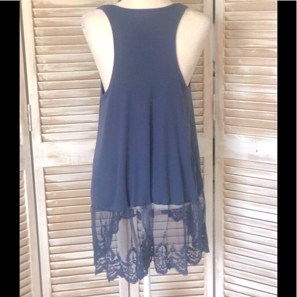 LACE HEMMED TANK TOP IN BLUE - Picture 2 of 4